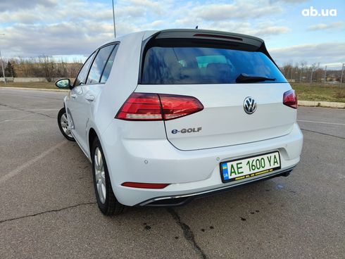 Volkswagen e-Golf 2017 белый - фото 6