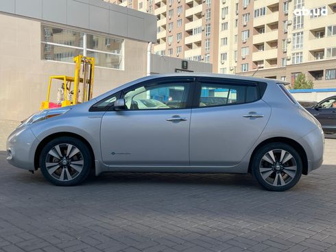 Nissan Leaf 2015 серый - фото 8