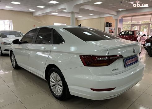 Volkswagen Jetta 2018 белый - фото 18