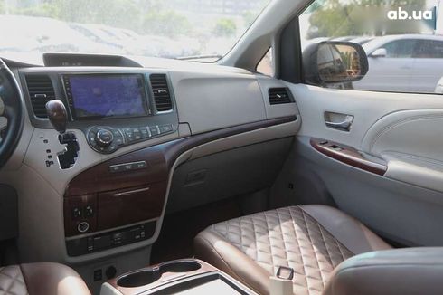 Toyota Sienna 2010 - фото 14