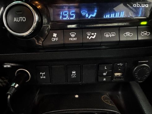 Toyota Hilux 2017 серый - фото 21