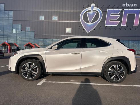 Lexus UX 2019 белый - фото 26