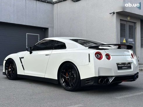 Nissan GT-R 2013 - фото 24