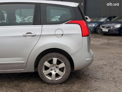 Peugeot 5008 2011 серый - фото 6