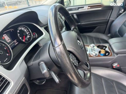 Volkswagen Touareg 2017 - фото 17