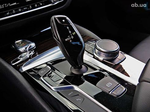 BMW 5 серия 2017 - фото 16