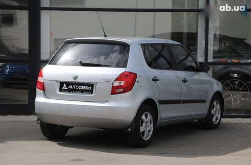 Skoda Fabia 2010 - фото 2