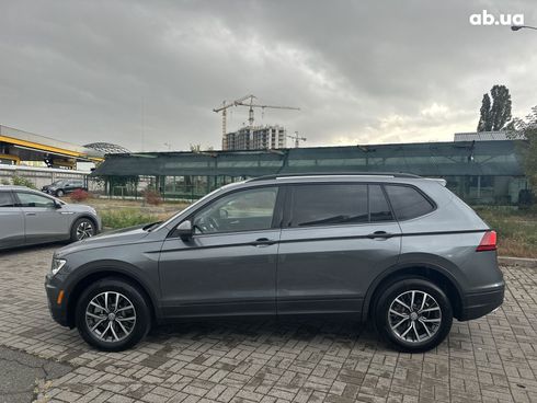 Volkswagen Tiguan 2021 серый - фото 17