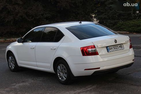 Skoda Octavia 2019 - фото 12