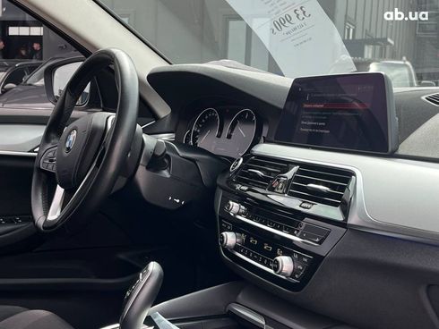 BMW 5 серия 2020 серый - фото 30