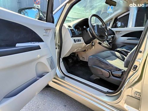 Mitsubishi Grandis 2007 - фото 26