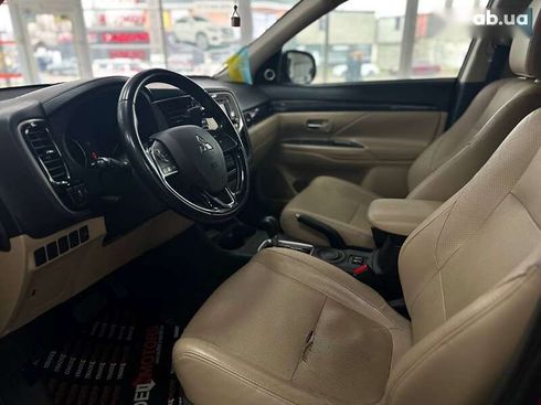 Mitsubishi Outlander 2016 - фото 25