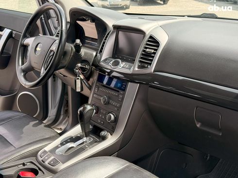 Chevrolet Captiva 2011 серый - фото 23