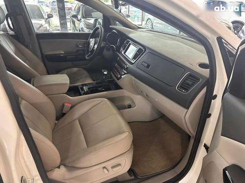 Kia Carnival 2016 - фото 25