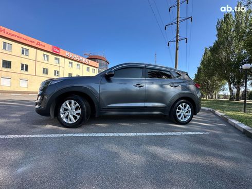 Hyundai Tucson 2019 серый - фото 10