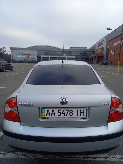 Volkswagen Passat 2003 серебристый - фото 6