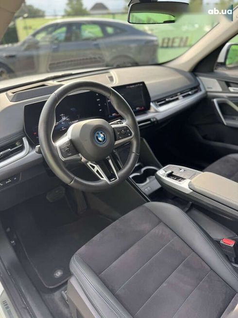 BMW iX1 2023 - фото 26
