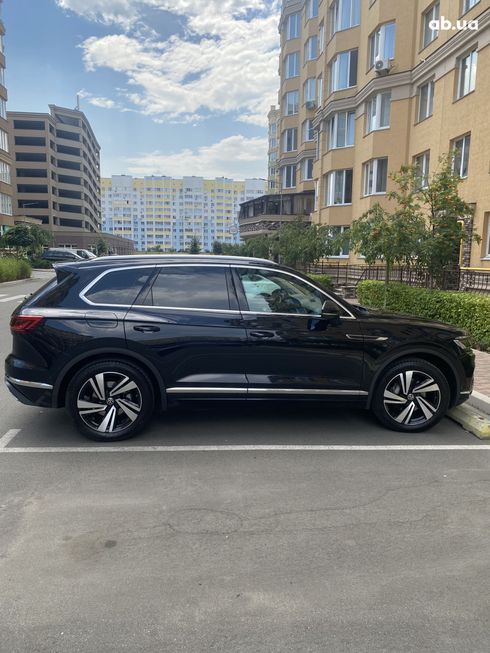 Volkswagen Touareg 2022 - фото 13