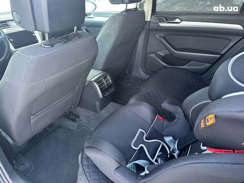 Volkswagen Passat 2018 черный - фото 11