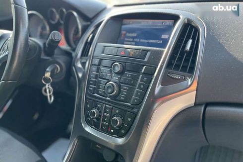 Opel Astra 2011 - фото 30