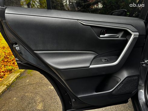 Toyota RAV4 2019 серый - фото 29