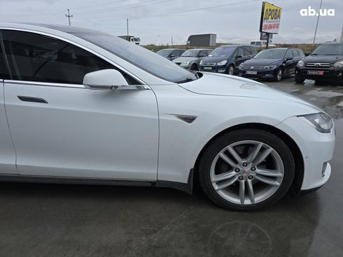 Tesla Model S 2015 белый - фото 14