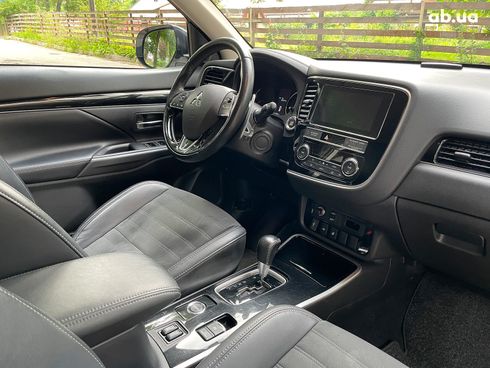 Mitsubishi Outlander 2019 белый - фото 33