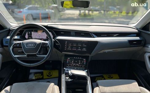 Audi E-Tron 2021 - фото 15