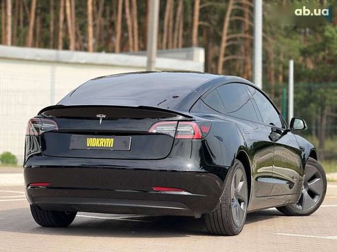 Tesla Model 3 2022 - фото 18