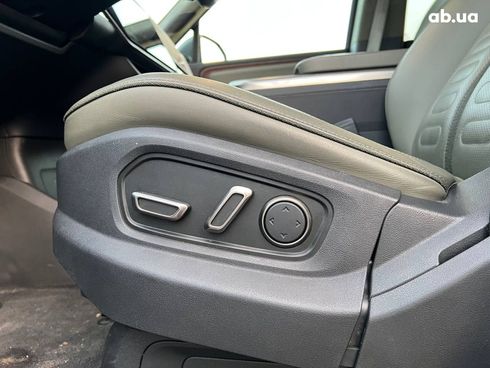 Rivian R1S 2023 серый - фото 40