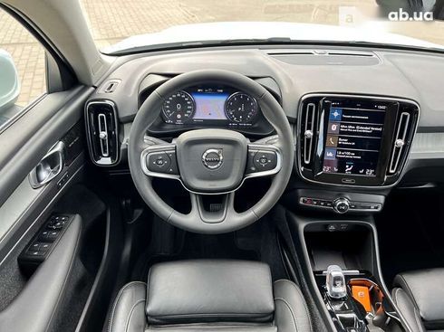 Volvo XC40 2021 - фото 18