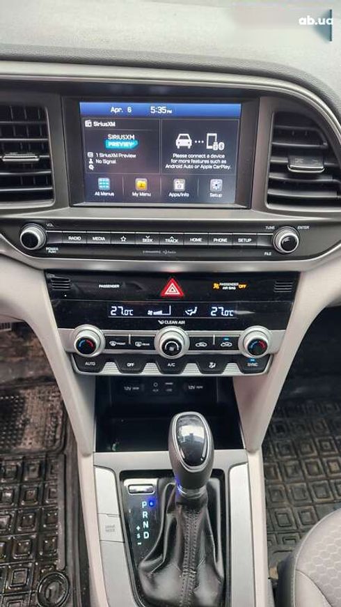 Hyundai Elantra 2020 - фото 17