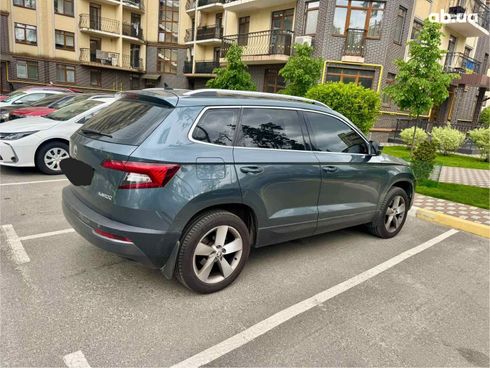 Skoda Karoq 2018 серый - фото 10