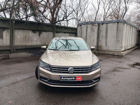 Volkswagen Passat 2015 бежевый - фото 2