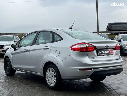 Ford Fiesta 2015 серый - фото 13