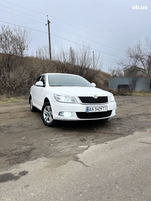 Skoda Octavia 2012 белый - фото 2