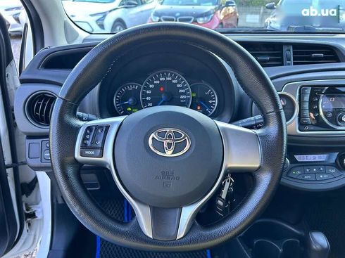 Toyota Yaris 2012 - фото 18