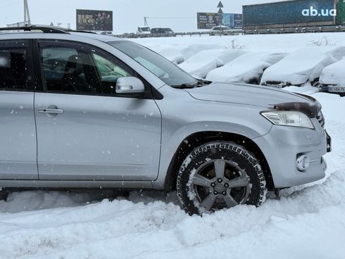 Toyota RAV4 2012 серый - фото 4