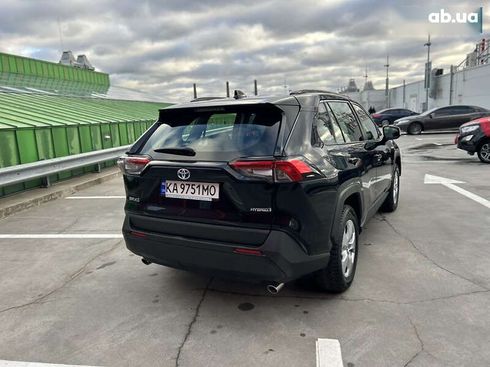 Toyota RAV4 2021 - фото 15