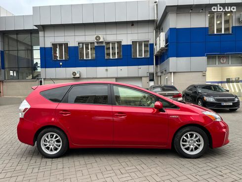 Toyota Prius 2012 красный - фото 4