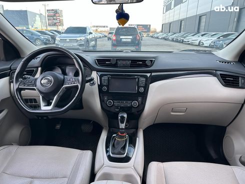 Nissan Rogue 2017 белый - фото 17