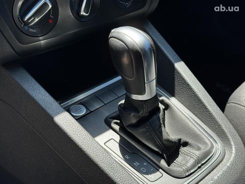 Volkswagen Jetta 2017 синий - фото 17