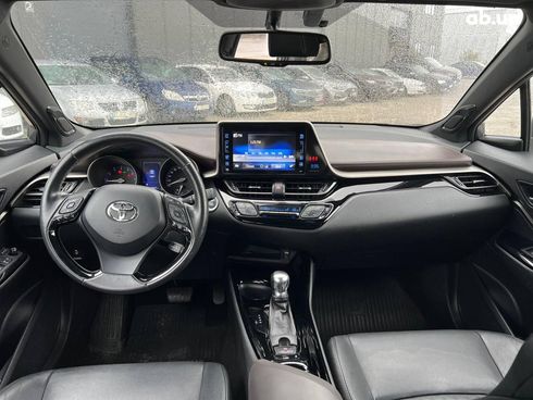 Toyota C-HR 2017 серый - фото 37