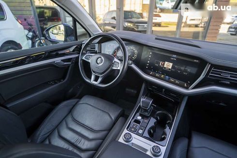 Volkswagen Touareg 2019 - фото 17