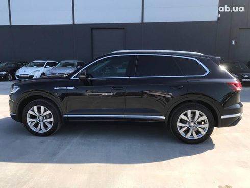Volkswagen Touareg 2019 черный - фото 10