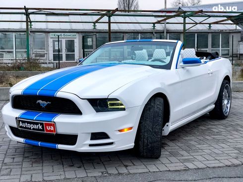 Ford Mustang 2014 белый - фото 24
