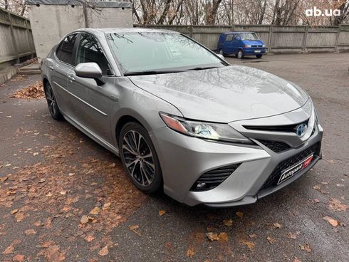 Toyota Camry 2019 серый - фото 3