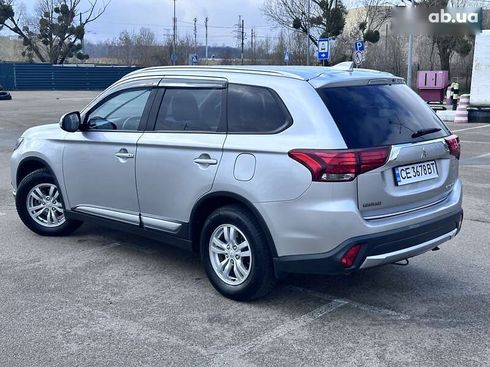 Mitsubishi Outlander 2018 - фото 20