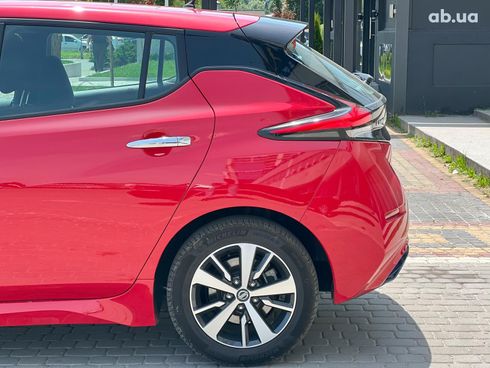 Nissan Leaf 2018 красный - фото 14