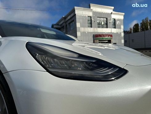 Tesla Model 3 2017 белый - фото 11